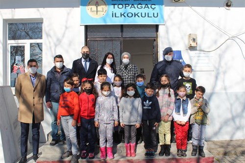 Kaymakamımız Esra DEMİRTAŞ Topağaç İlkokulunu ve Anaokulunu Ziyaret Etti