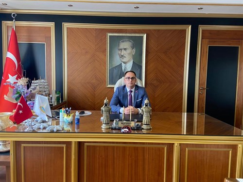 Kaymakam Murat ÇİÇEK, 22.08.2022 Tarihinde İlçemizdeki Görevine Başlamıştır.